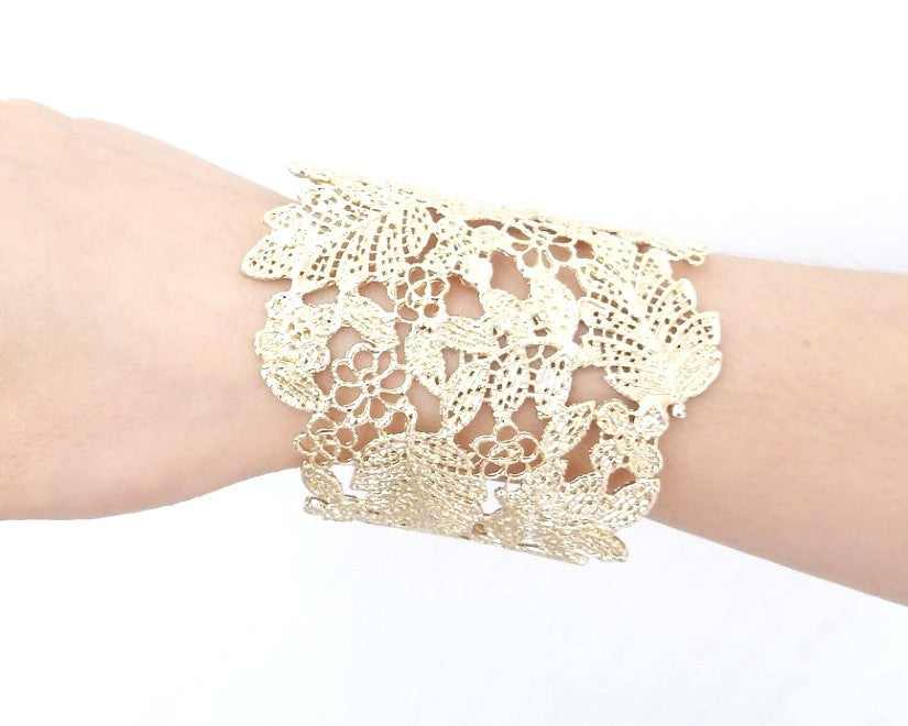 Gold Flower Lace Bangle & earrings