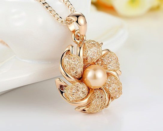 Jewellery Set with Pearls and Crystals