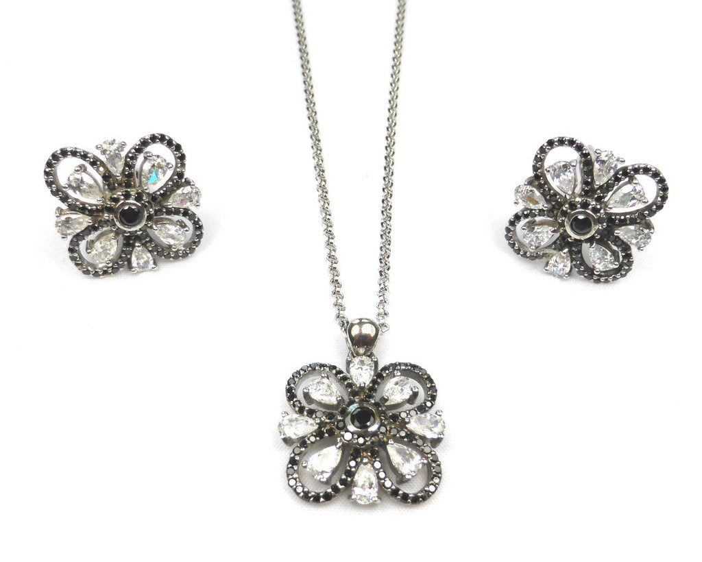 Silver flower 2025 necklace paparazzi