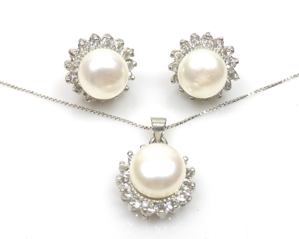 Natural freshwater pearl pendant and stud earrings