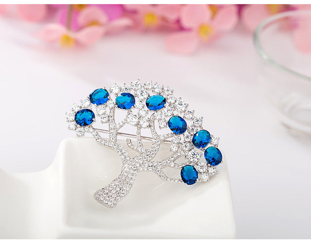 Elegant Cubic Zirconia Pin Brooch