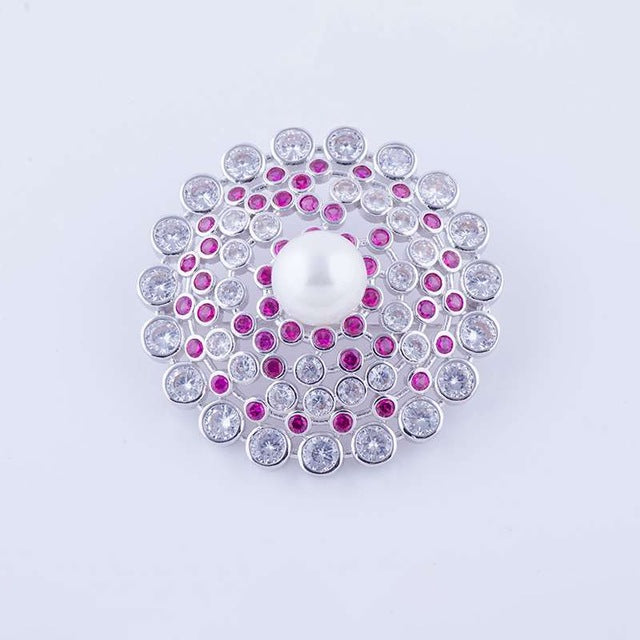 Elegant Pearl Flower Brooch