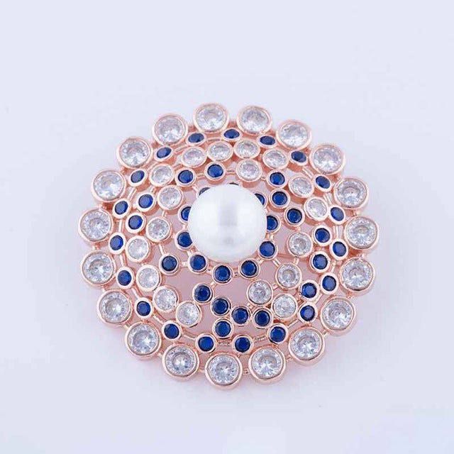 Elegant Pearl Flower Brooch