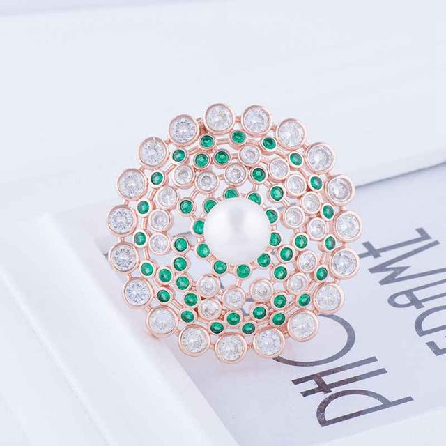 Elegant Pearl Flower Brooch